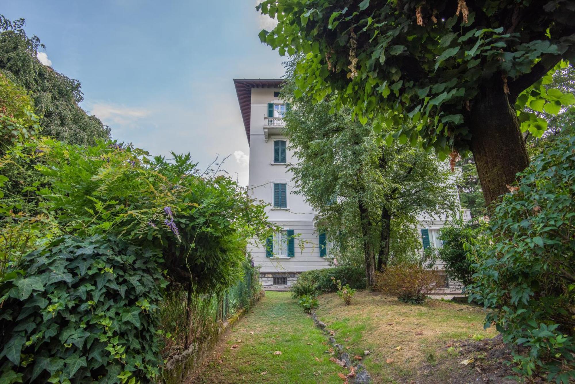 West Park Suite With Parking By Holiday Solutions Como Buitenkant foto